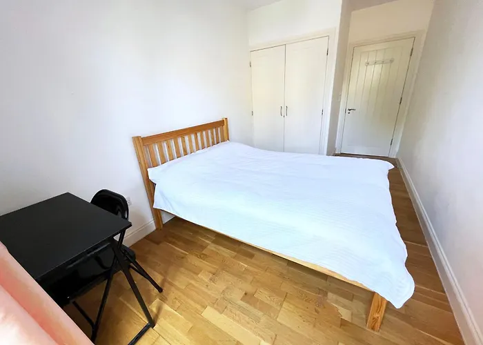 Bedroom 1, Queens Road